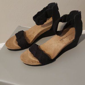 Lucky Brand Crotched Wedge Sandal size 9